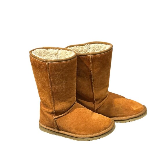 UGG Classic Tall 5815 Short Suede Logo Chestnut. Pre-owned. Size US W6 - Picture 2 of 8